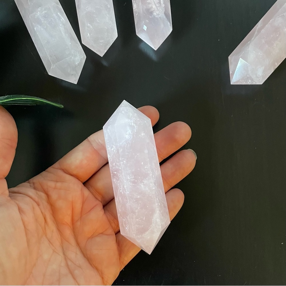Double terminated rose quartz point - Picture 3 of 4